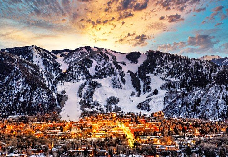 Montaña Aspen al atardecer