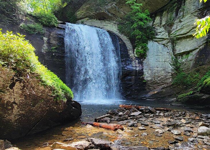 Cascadas Looking Glass en las Grandes Montañas Humeantes