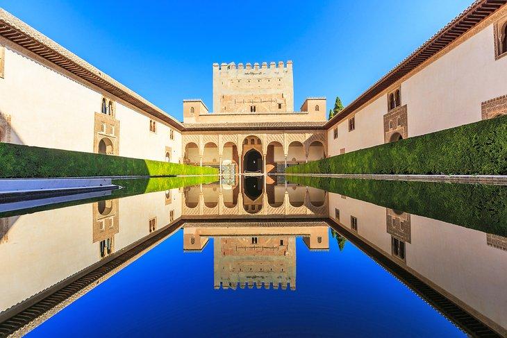 Patio de los Arrayanes, Palacio de la Alhambra