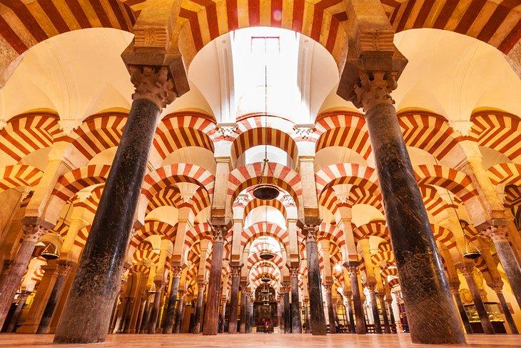 Interior de la Gran Mezquita de Córdoba, declarada Patrimonio de la Humanidad por la UNESCO