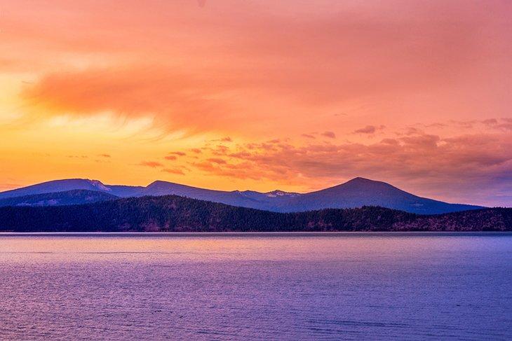 Lago Klamath Superior al amanecer