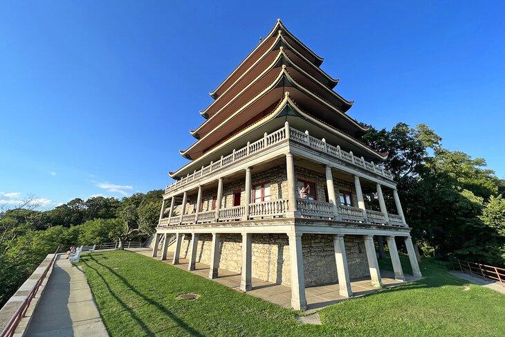 Reading Pagoda | Foto Copyright: Joni Sweet