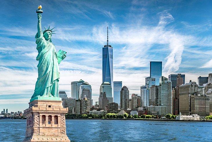 Estatua de la Libertad y el horizonte de la Ciudad de Nueva York