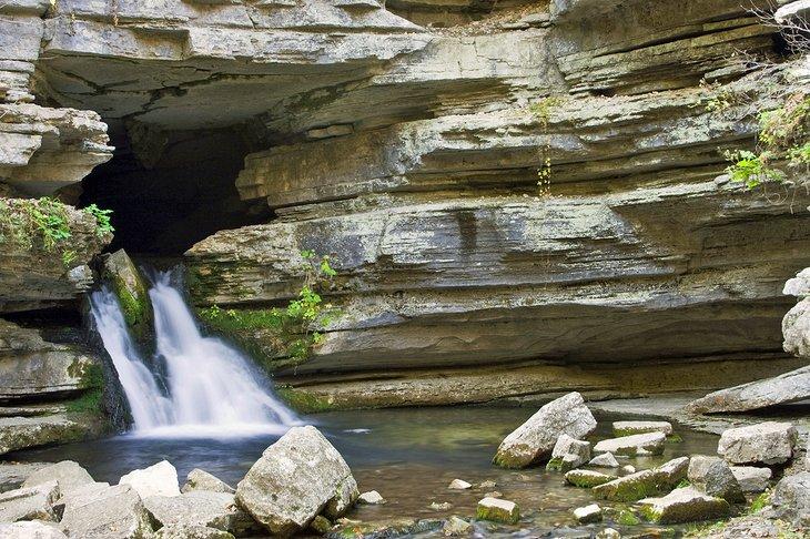 Blanchard Springs en el Bosque Nacional Ozark cerca de Mountain View