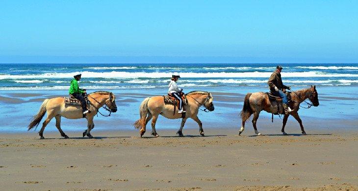Montar a caballo en el Parque Estatal Nehalem Bay