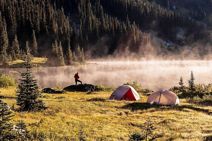 Acampada en un lago cerca de Whistler