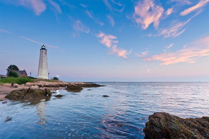 Faro de New Haven al atardecer