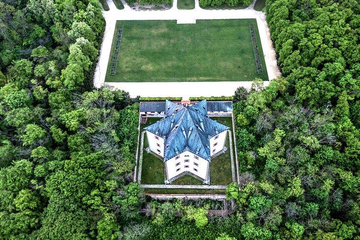 Vista aérea de Letohrádek Hvězda (Villa Estrella)