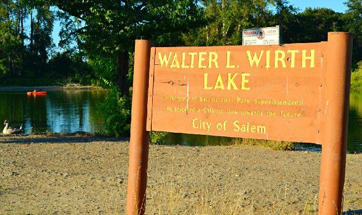 Lago Walter L. Wirth en el Parque Cascades Gateway