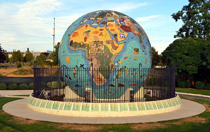 Globo Eco-Tierra en el Parque Riverfront City