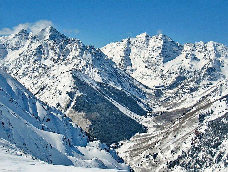 Vista del valle Maroon Creek desde la cima de Aspen Highlands