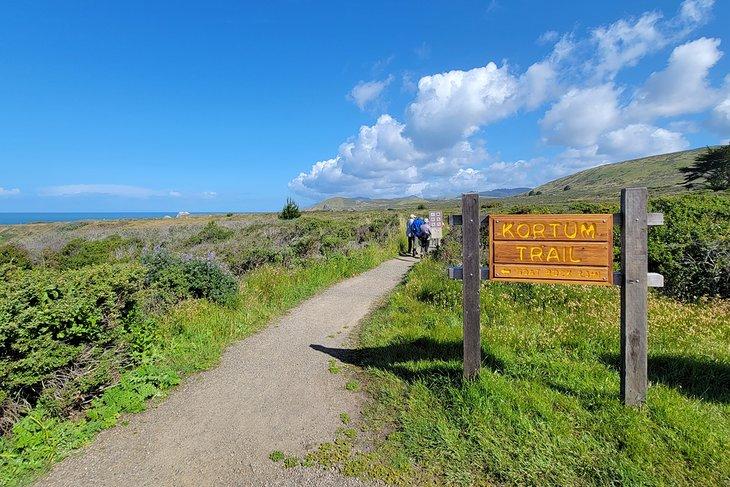 Sendero Kortum, área de estacionamiento de Shell Beach