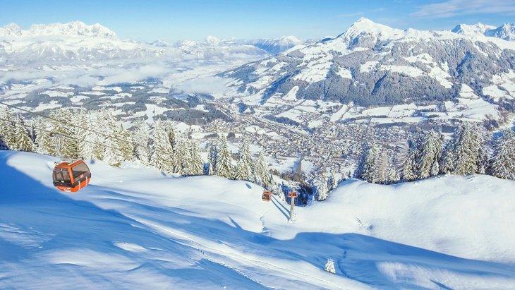Góndola ascendiendo el Hahnenkamm