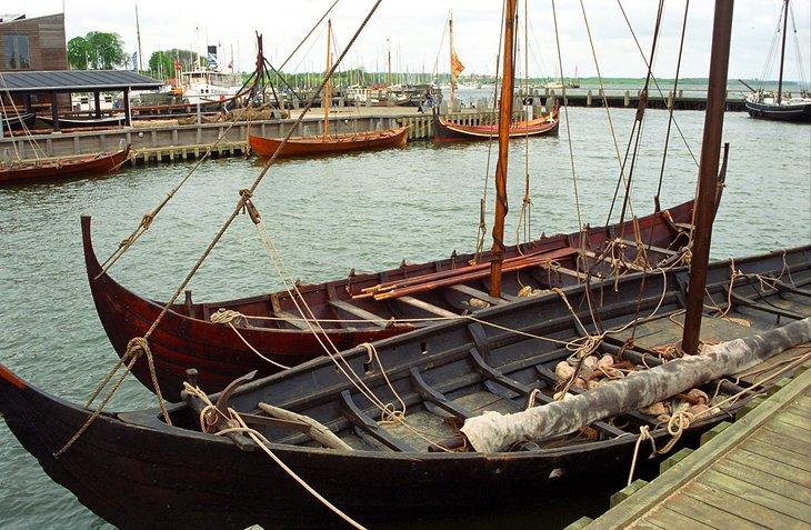 Museo de Barcos Vikingos y Catedral de Roskilde