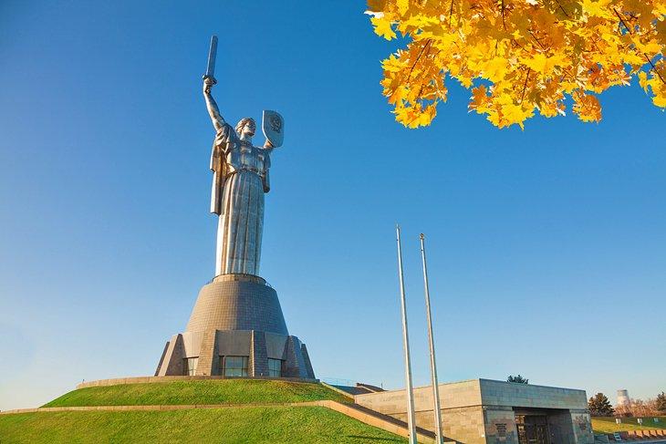 Statue de la Mère-Pays consacrée à la Grande Guerre Patriotique à Kiev