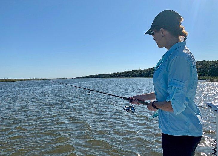 Anietra pescando en la costa en St. Augustine