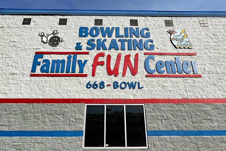 Centro Familiar de Bowling y Patinaje de Jackson
