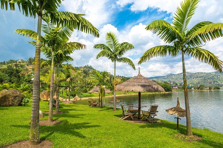 Playas bordeadas de palmeras del Lago Kivu