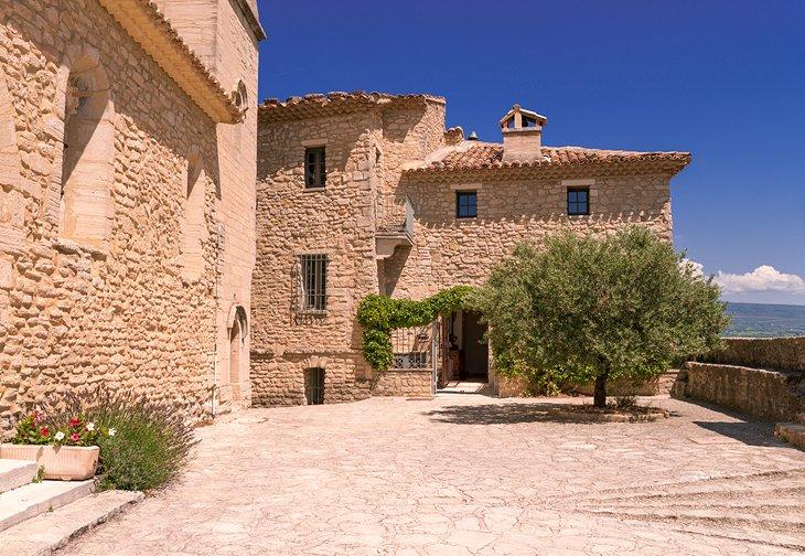 El Pueblo en lo Alto de Crillon le Brave