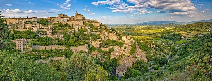 Vista panorámica del Valle del Luberon y Gordes en el Haut-Vaucluse