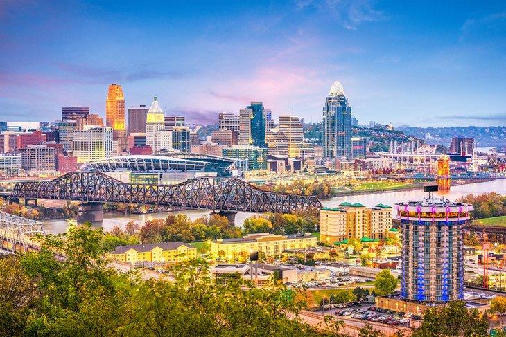 Cincinnati al anochecer