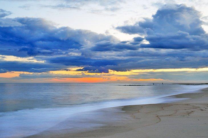 Puesta de sol sobre Main Beach, East Hampton