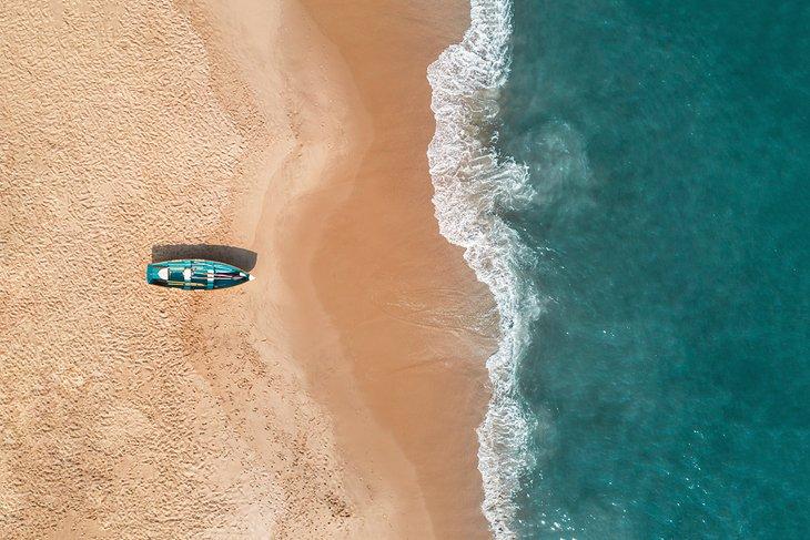 Vista aérea de un bote de salvavidas en la playa de Cape May