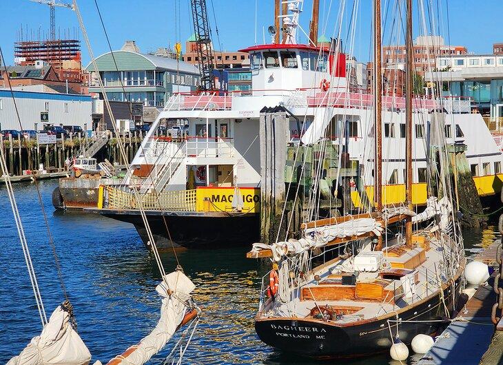 Schooner Bagheera et ferry de l'État du Maine