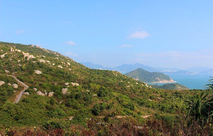 Sentier vers la plage de Tung O