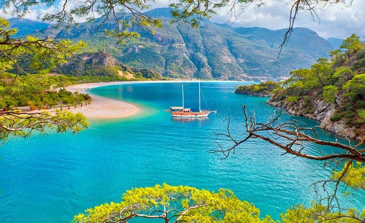 Yate en la Bahía de Ölüdeniz