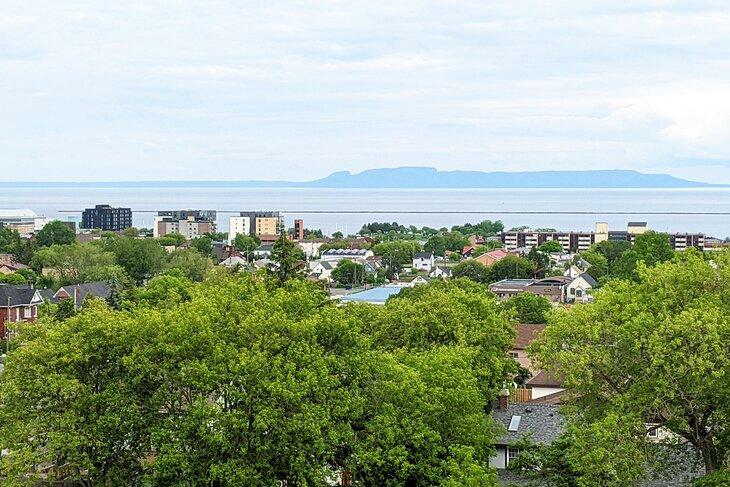 Blick auf den Sleeping Giant von Hillcrest Park