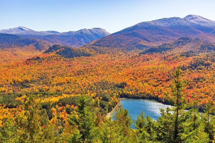 Couleurs d'automne dans les Montagnes Adirondack