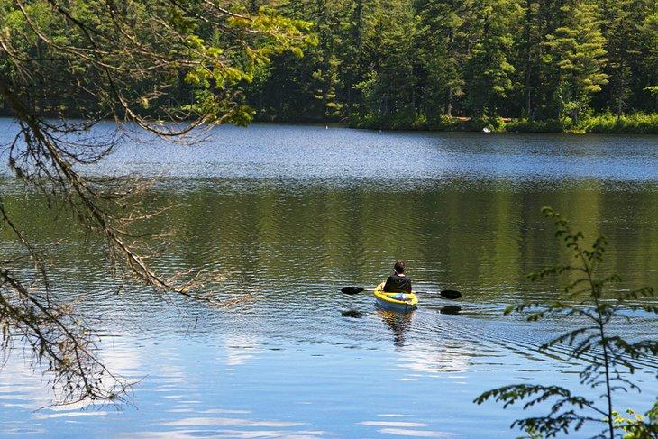 Paddler en el Lago St. Catherine