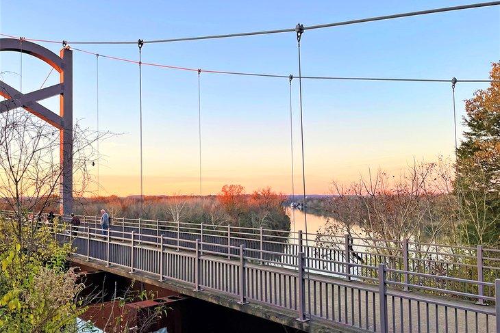 Puente peatonal del río Cumberland