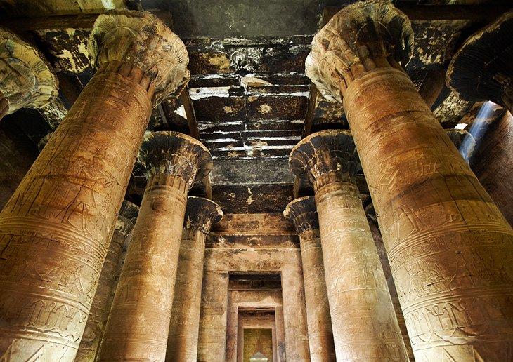 Vorhalle: Eintritt in den inneren Tempel