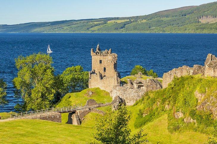 Castillo de Urquhart en las orillas del Lago Ness