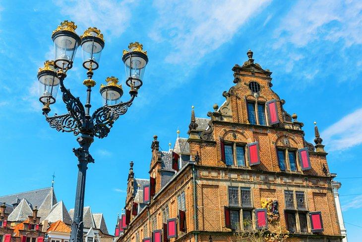 Bâtiment historique sur la Grande Place à Nimègue