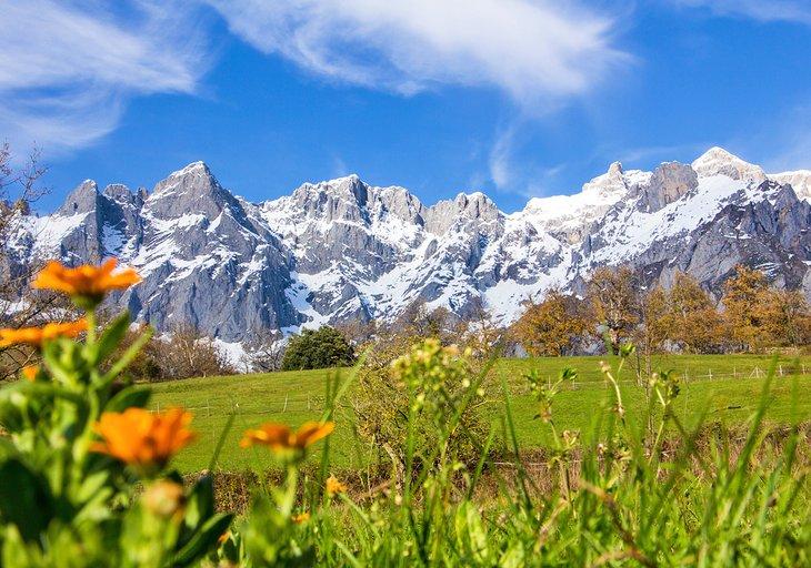 Montañas nevadas en el Parque Natural de los Picos de Europa