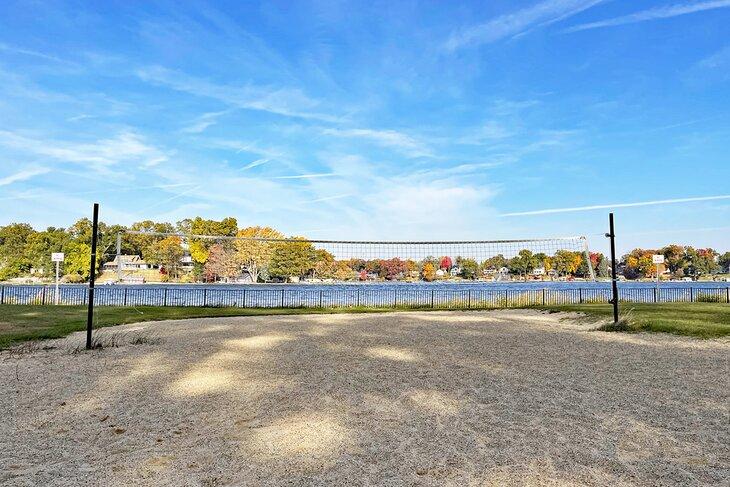 Terrain de volleyball au Willard Beach Park