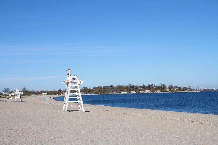 Torre de salvavidas en Penfield Beach
