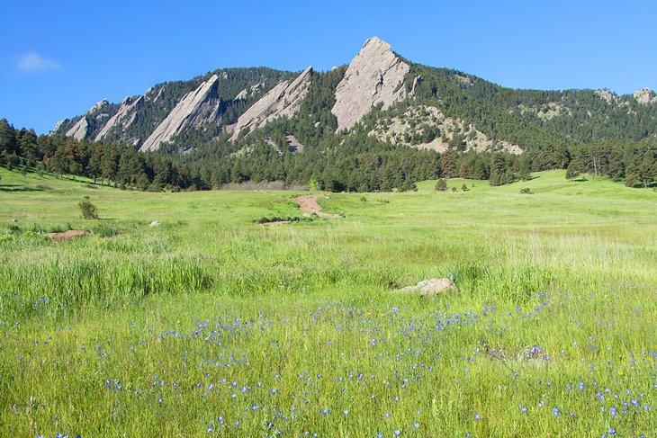 Vue des Flatirons depuis le parc Chautauqua