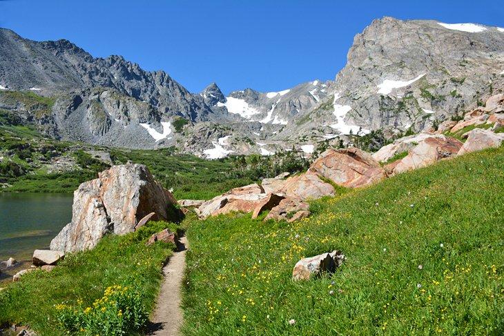 Sentier de randonnée dans la zone de loisirs de Brainard Lake