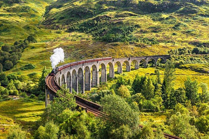Tren de vapor Jacobite en el Viaducto de Glenfinnan