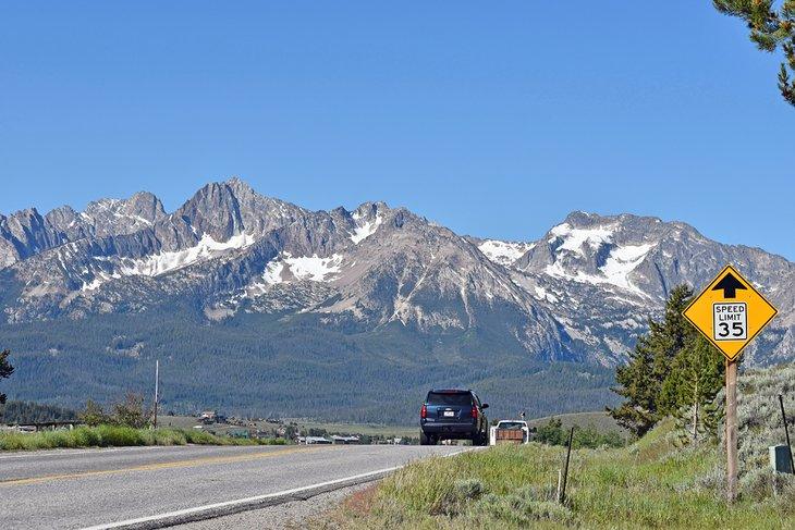 Acercándose a Stanley desde la Ruta Escénica del Río Salmon