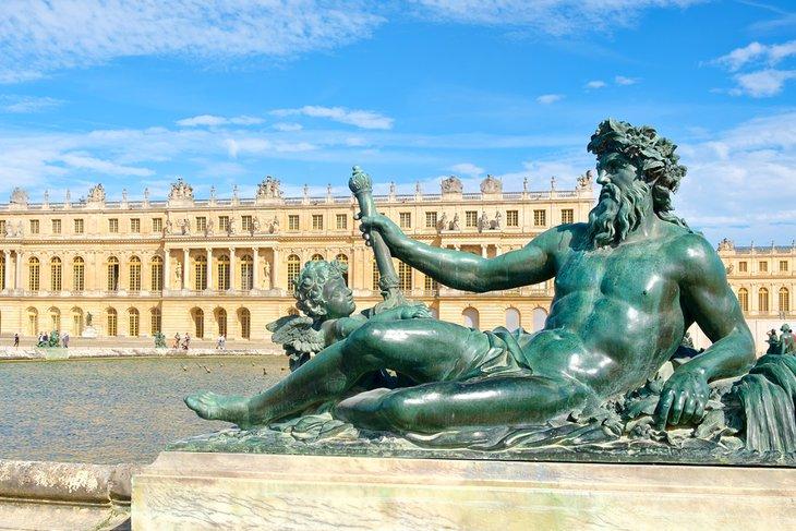 Estatua en los jardines de Versalles