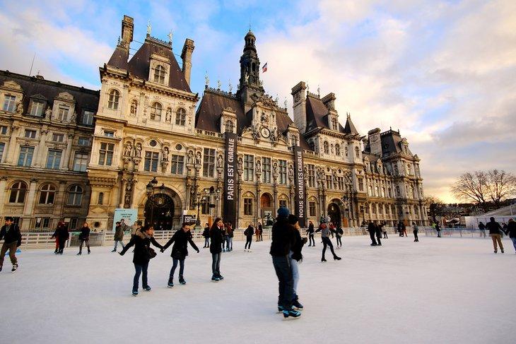 Pista de hielo frente al Hôtel de Ville en París