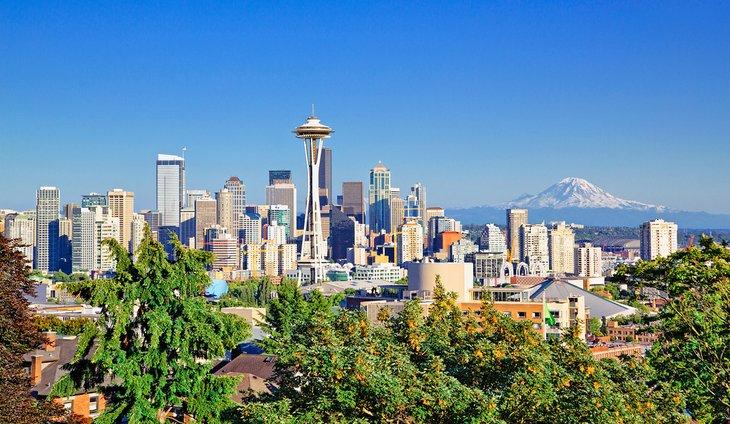 skyline de Seattle et Mt. Rainier par temps clair