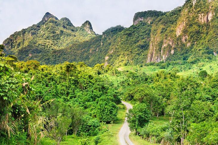 Montañas exuberantes en Viti Levu