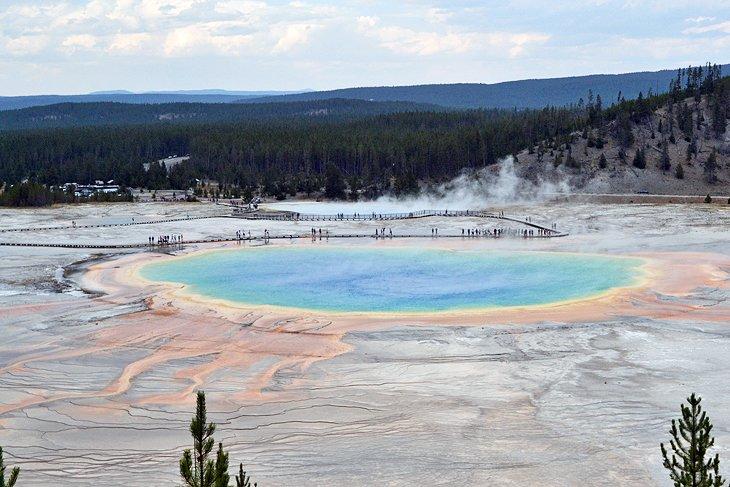 Paseo de Grand Prismatic en la Cuenca de Géiseres Midway