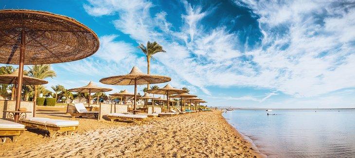 Playa del resort en el Mar Rojo